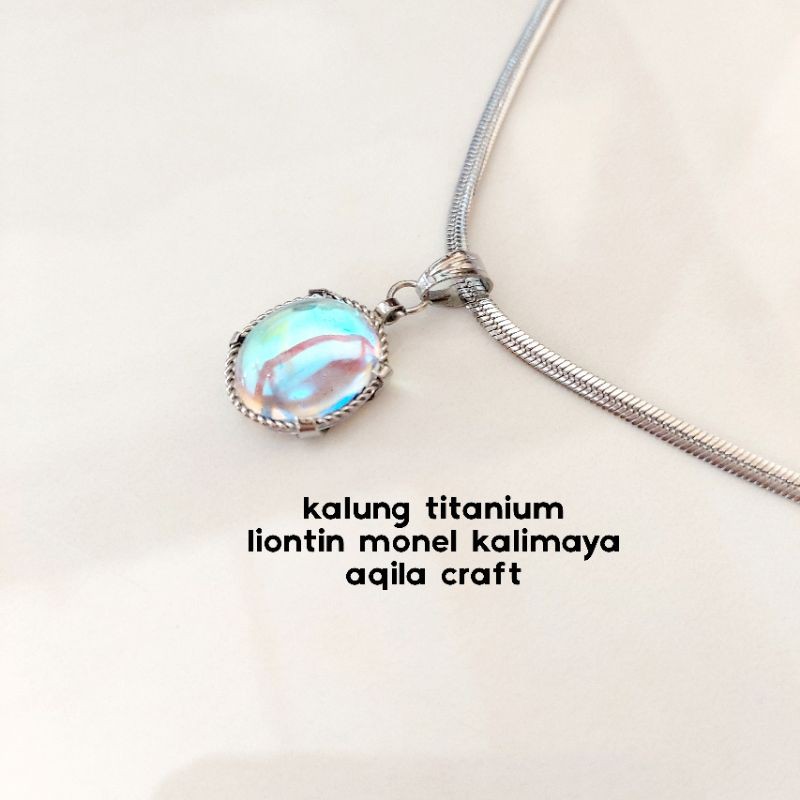 KALUNG TITANIUM LIONTIN MONEL MATA MERAH TALI AIR