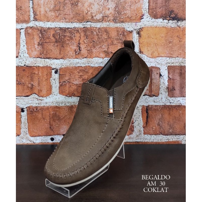 Sepatu casual pria merk BEGALDO