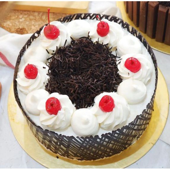 

Kue Ulang Tahun Ultah - Black Forest Topping Cery 1- Free Kartu Ucapan