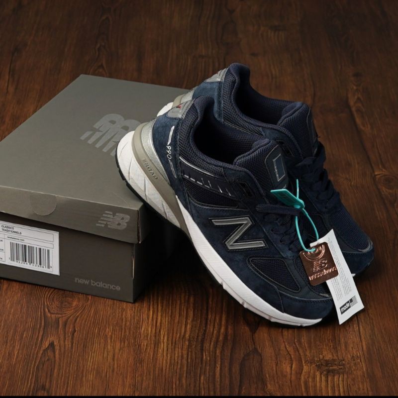 New Balance 990V5 M990BK5