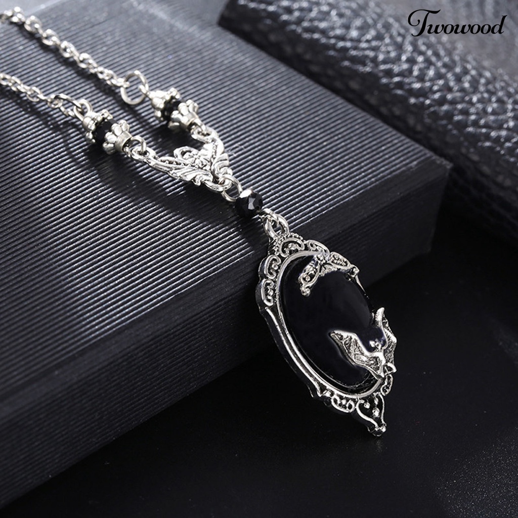 Twowood Vintage Pendant Necklace Exquisite Gothic Halloween Bat Necklace for Party