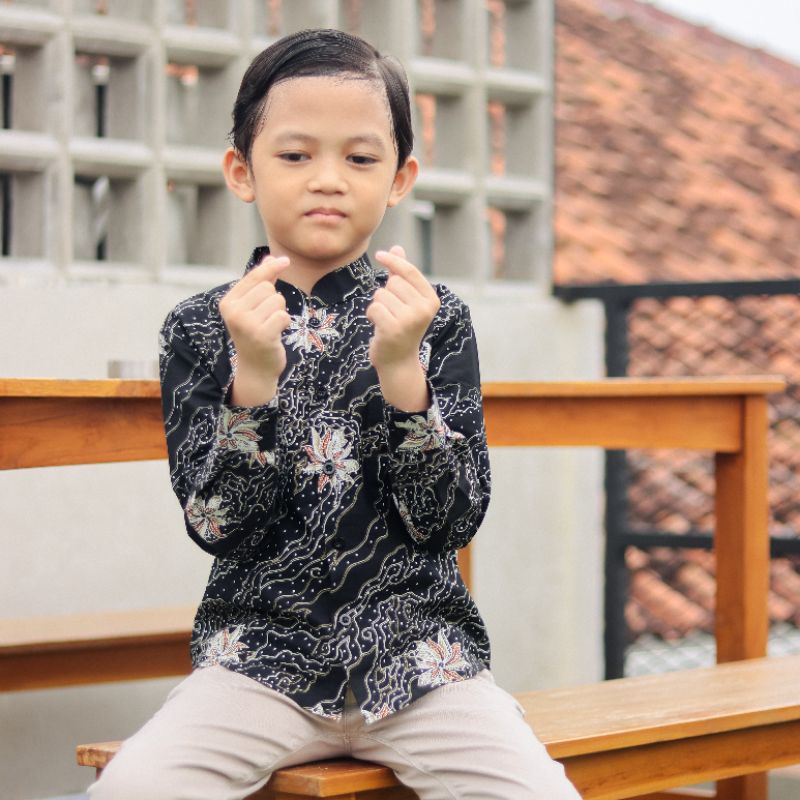 BatikBule Kemeja Batik Anak hitamHijau dan Navy slimfit