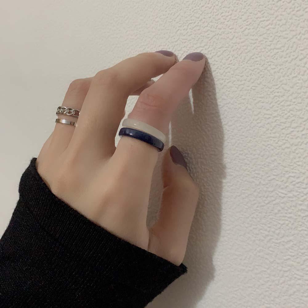 Mxbeauty 4 PCS / Set Cincin Rantai Jari Bahan Logam Akrilik Warna-Warni Gaya Punk Korea Untuk Wanita