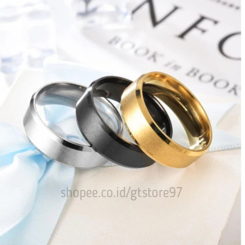 Cincin Titanium Pria Wanita Anti Karat Dan Tidak Luntur Black Silver Dan Gold 6mm Simpel Keren