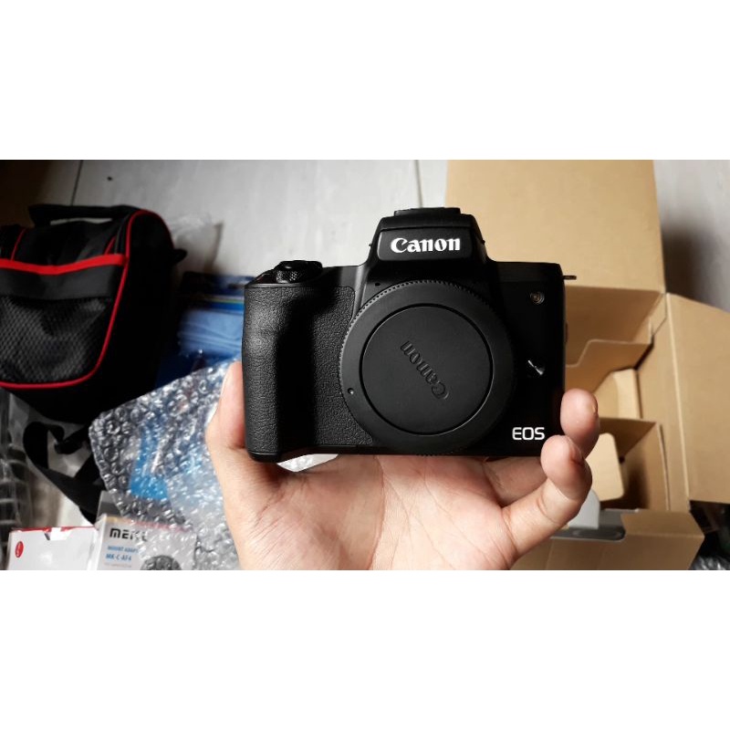 Canon EOS M50