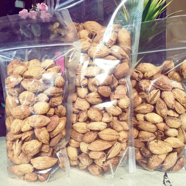 

Kacang Almond