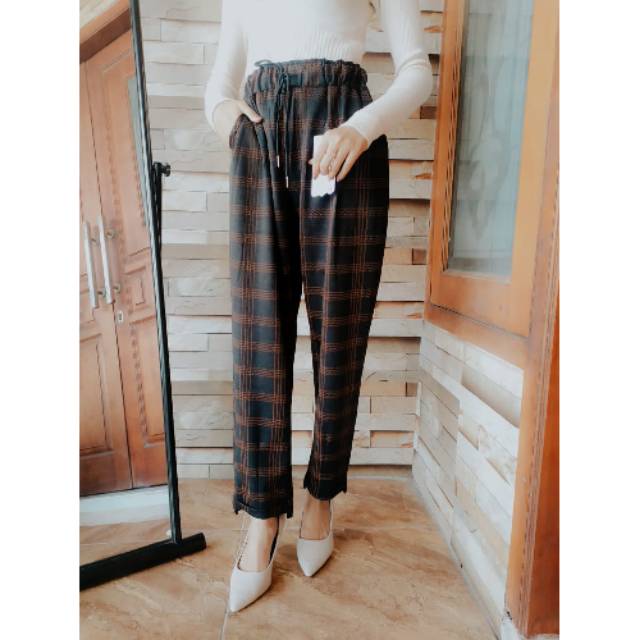 GALAXY SUPER STORE CELANA LONDON GIRL / RSY