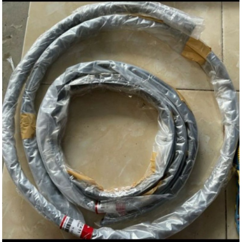 Karet List lis Roof Atap Bagian Atas Samping Kaca Depan Mobilio