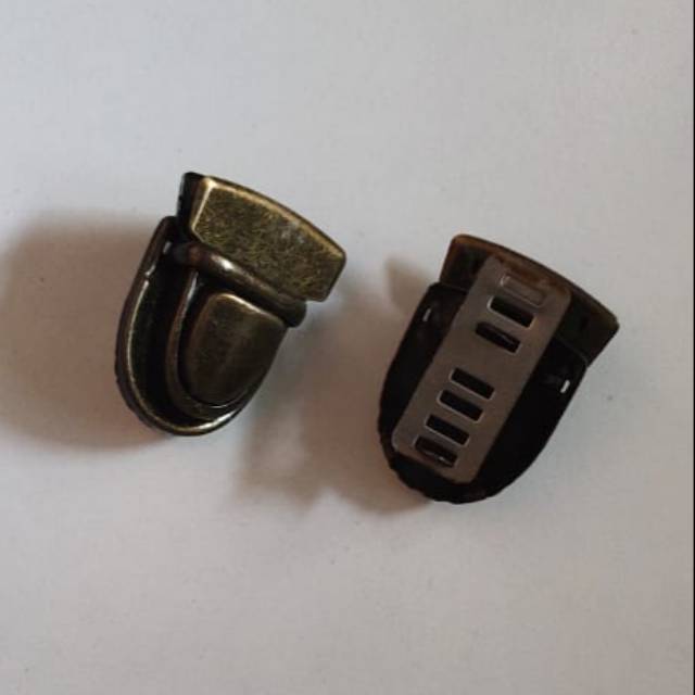 Kunci sodok tas uk. 3×4 cm warna ATG