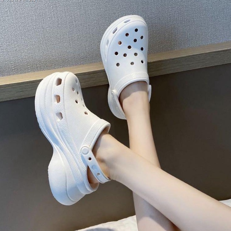 Crocs Bae Clog / Crocs Hak Tingg / Crocs Wedges / Crocs Wanita / Sepatu Wanita / Sandal Crocs Wanita / Sandal Wedges / Sandal Hak / Crocs Hak / Crcocs Platform / Crocs Bae / Crocs Hak Tinggi / Sepatu Sandal Wanita