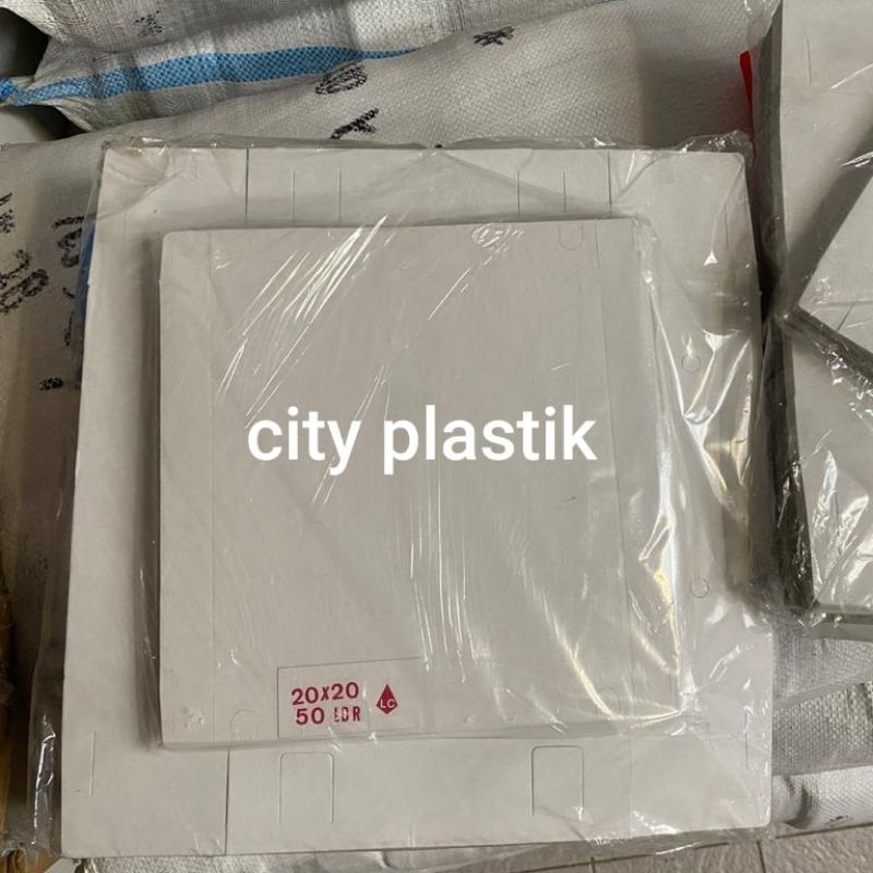 

DUS NASI KOTAK POLOS UK 18X18 DAN 20X20 ISI 50 PCS
