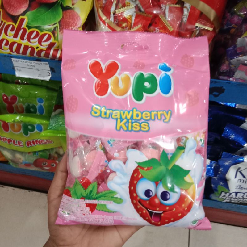 

Yummer l Permen Yupi Strawberry Kiss