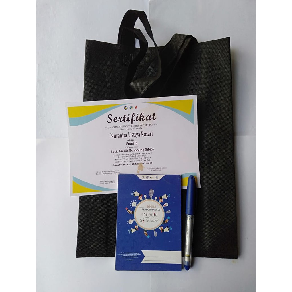 

SEMINARKIT (NOTES,SERTIFIKAT,POLPEN,TAS HANDLE) KILAT 2 HARI JADI