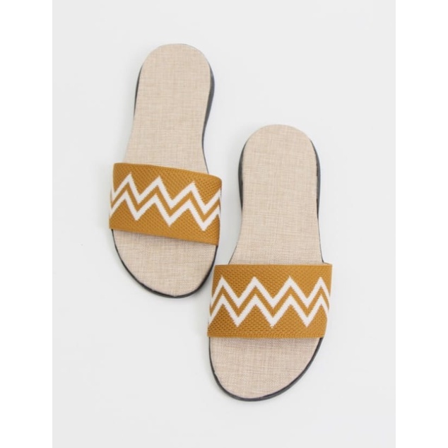 Arlaine- ZIG ZAG Flat Sandal