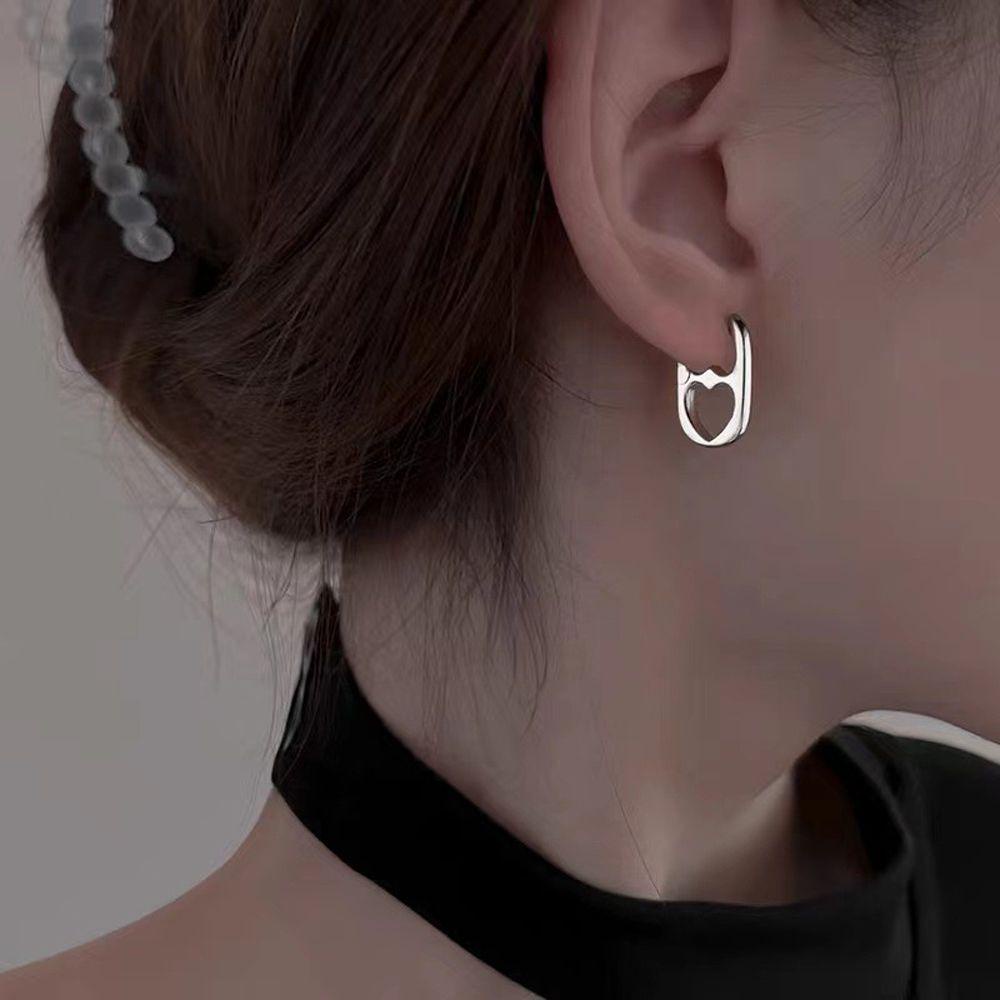 Needway Wanita Anting Kepribadian Retro Pesta Berongga Jantung Temperamen Lady Pig Nose Earrings