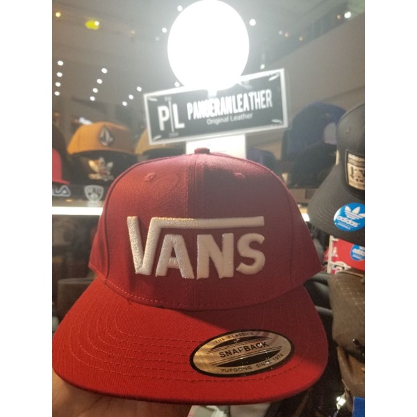 topi vans merah logo putih
