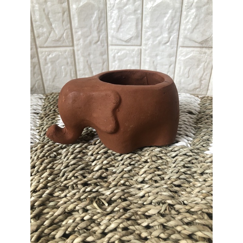 pot mini gajah gerabah/ teracota