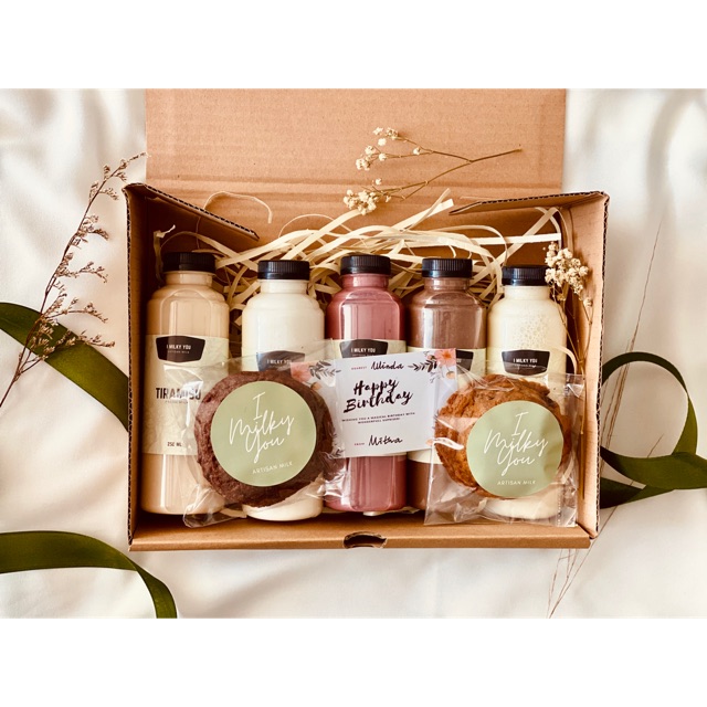 

Hamper/Gift Set Soft Melted Cookies with Premium Fresh Milk