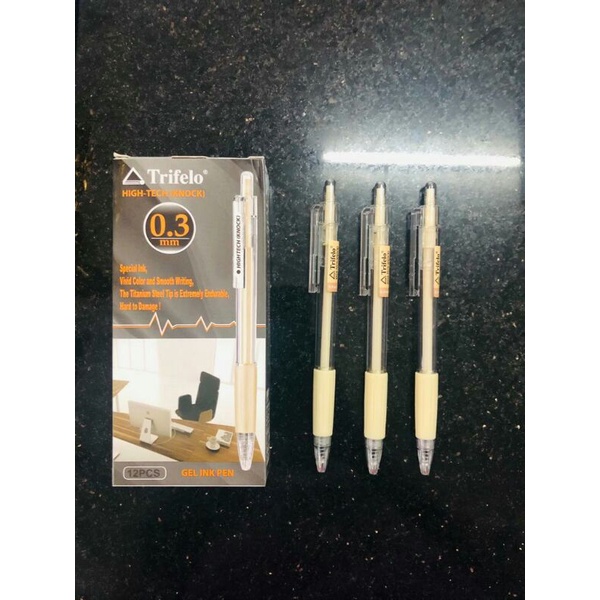 

Bolpen Trifelo high-tech knock 0,3 hitam (12pcs)