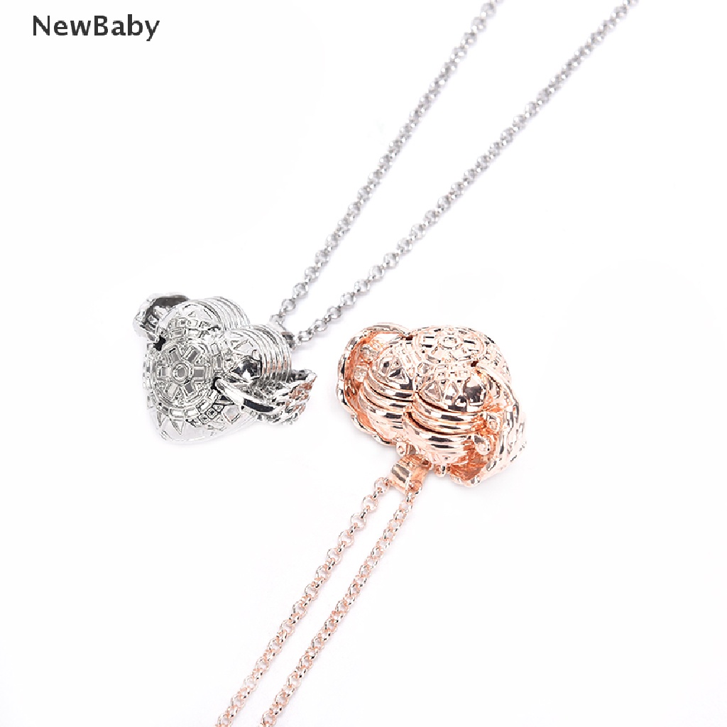 Kalung Rantai Dengan Liontin Locket Bulat Aksen Sayap Malaikat 4 Foto Untuk Hadiah