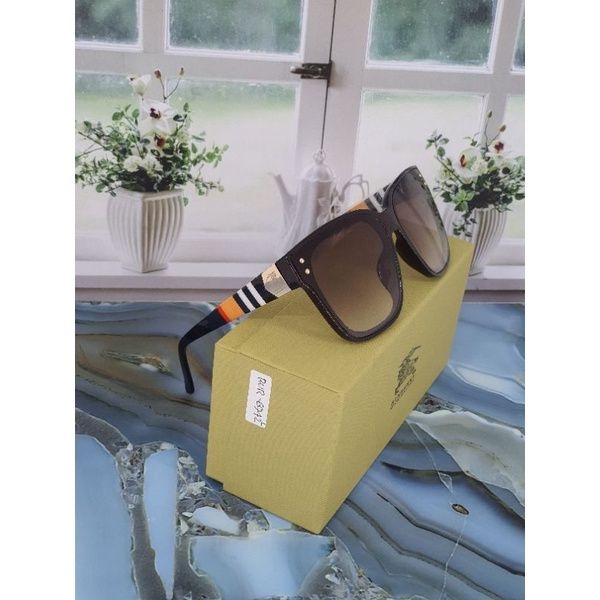 

Burberry 6742L