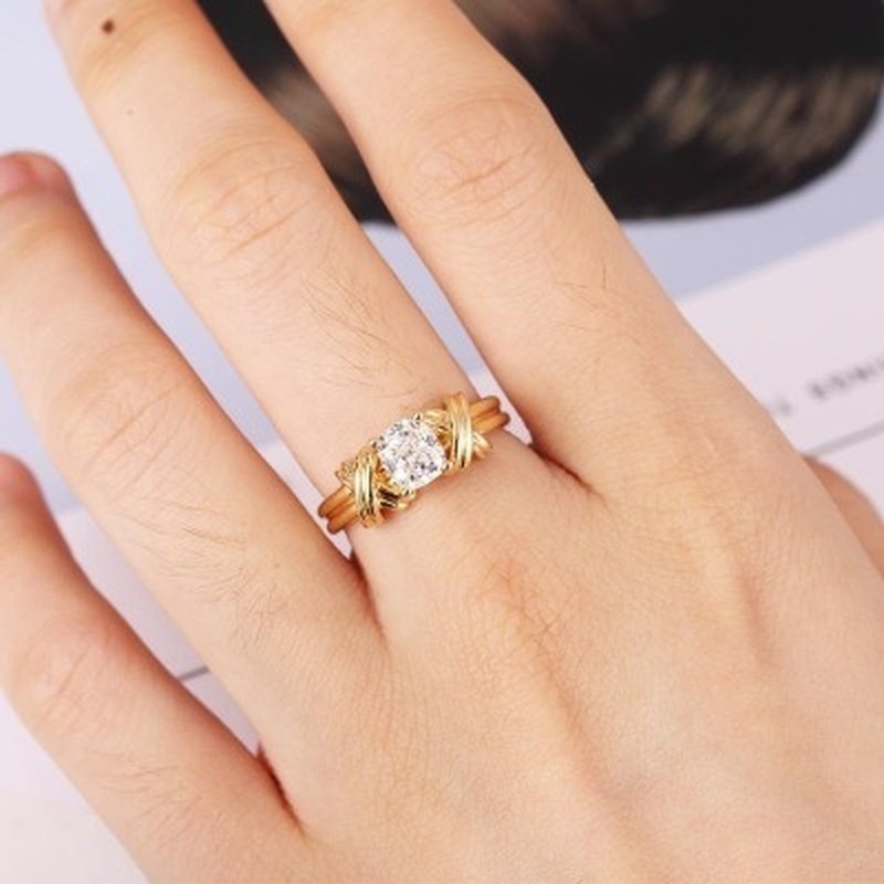 18k Emas Baja Titanium Cincin Pernikahan Kristal Berlian Fashion Perhiasan Wanita Sederhana Rings