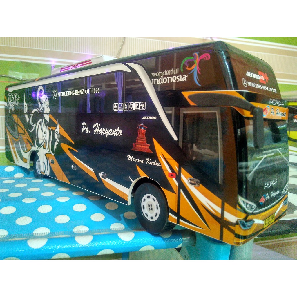 Miniatur bus bis Haryanto Wayang