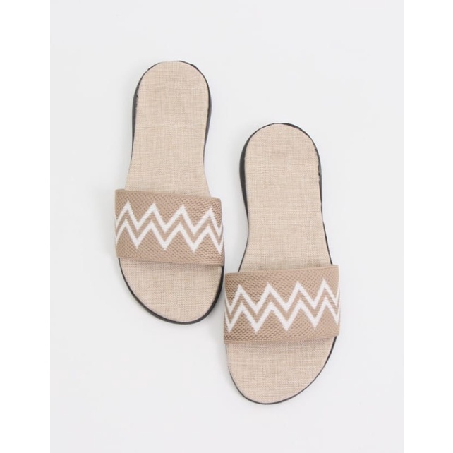 Arlaine- ZIG ZAG Flat Sandal