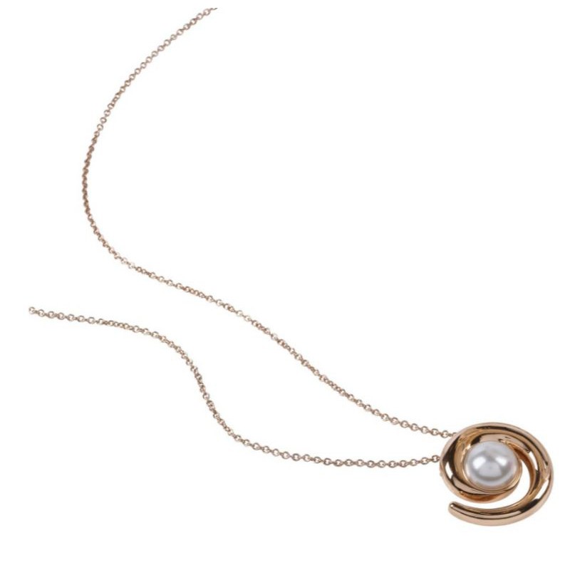 Pearl Necklace and Brooch
