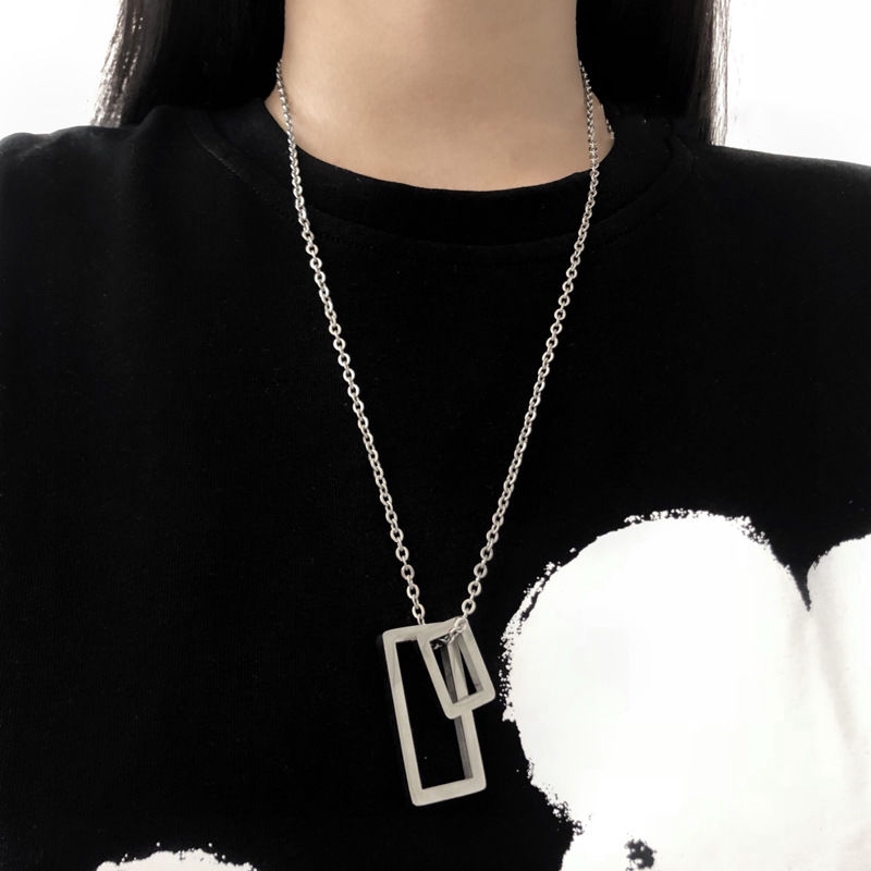 Kalung Rantai Dengan Liontin Kotak Geometri Hollow Simple Ala Korea Untuk Wanita