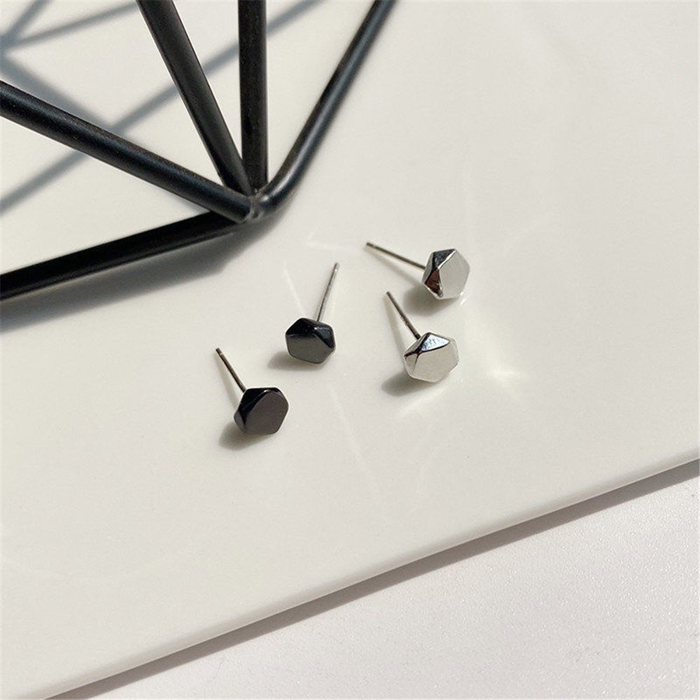 Anting Tusuk Desain Simple Warna Hitam Untuk Wanita