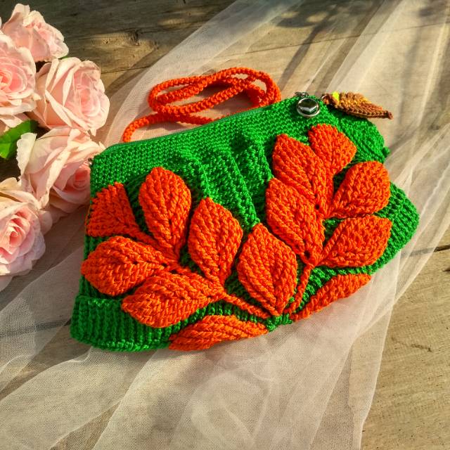 

Leaf emboss 3D look minnie bag