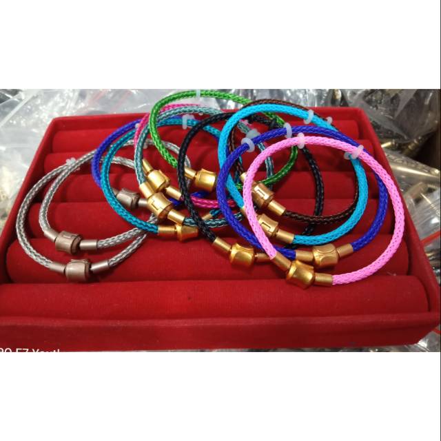 Gelang tali kawat charm liontin Hongkong