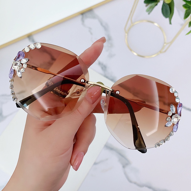 Kacamata Hitam Rimless Pelindung UV Aksen Kristal Untuk Wanita