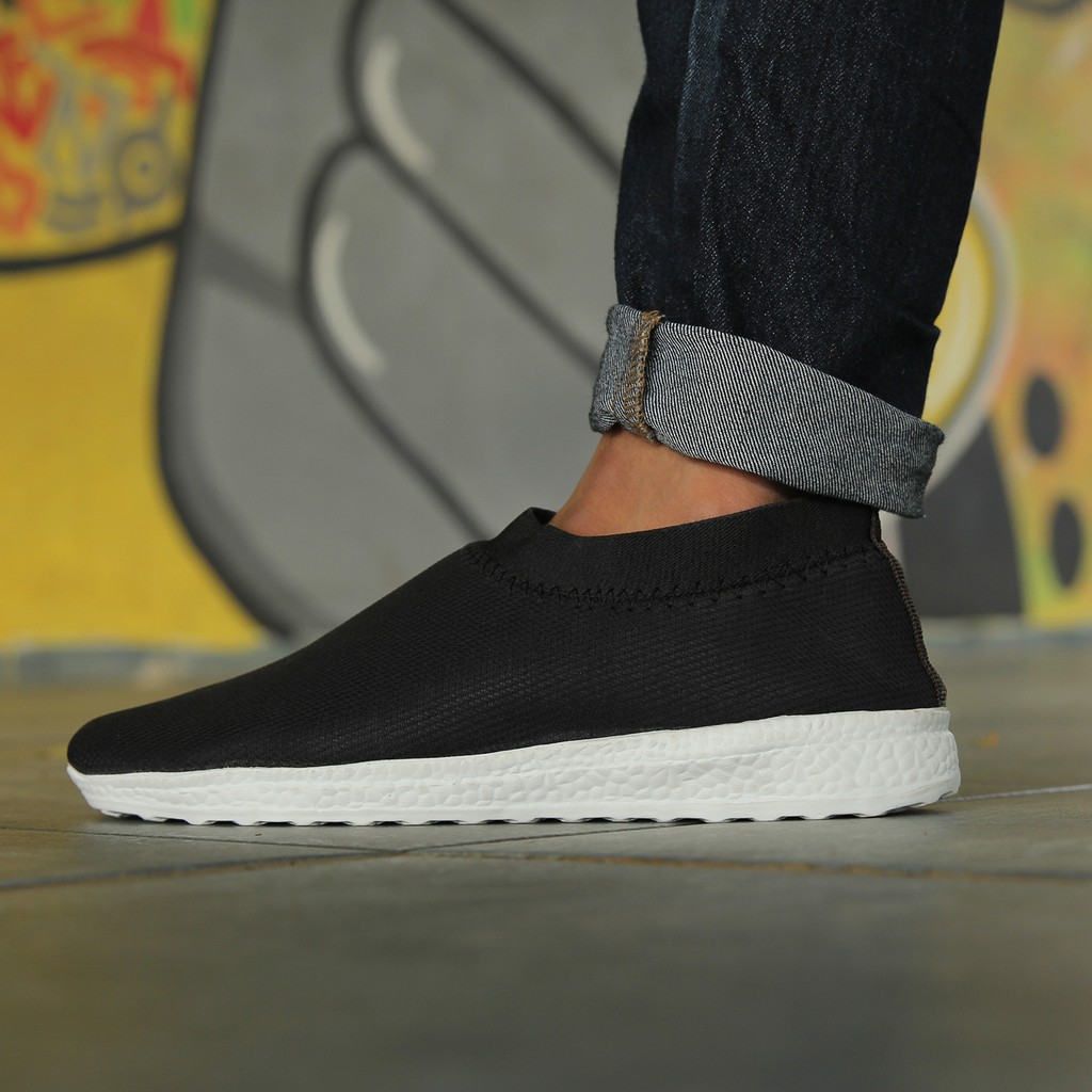 Sneakers Casual Pria / Sneaker Pria / Sepatu Import Lyon in Black