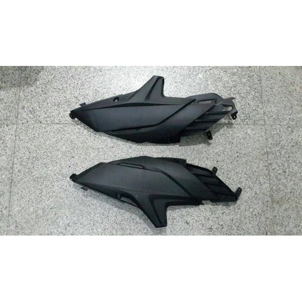 COVER SAMBUNGAN BODY VARIO TECHNO 110 KARBU