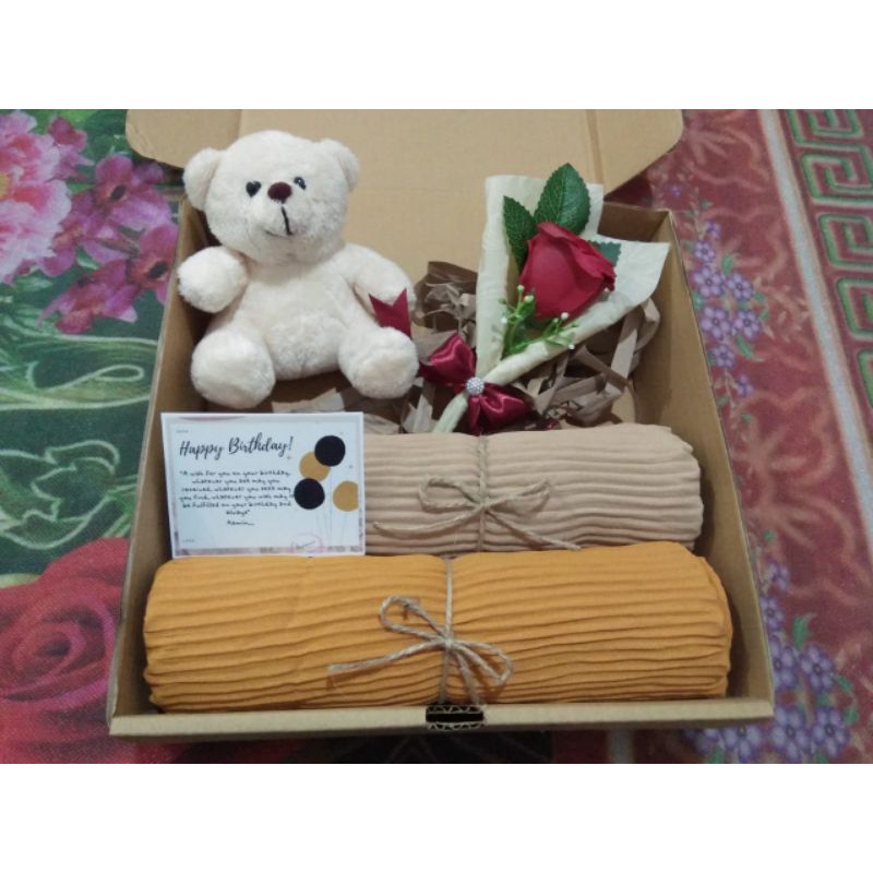 

hampers cewek/kado cewek/kado ultah