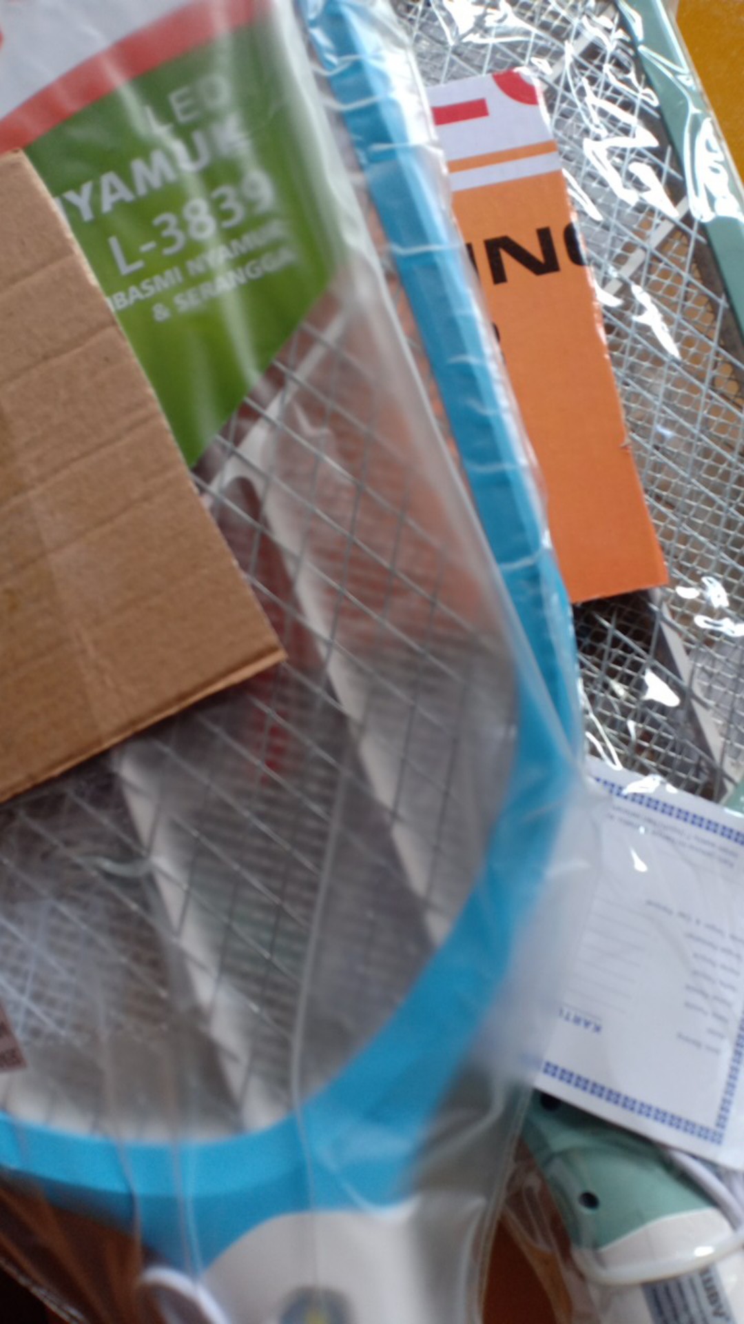 Raket Nyamuk Luby L-3839 + Senter 1 Led + Replaceable Rechargeable Battery