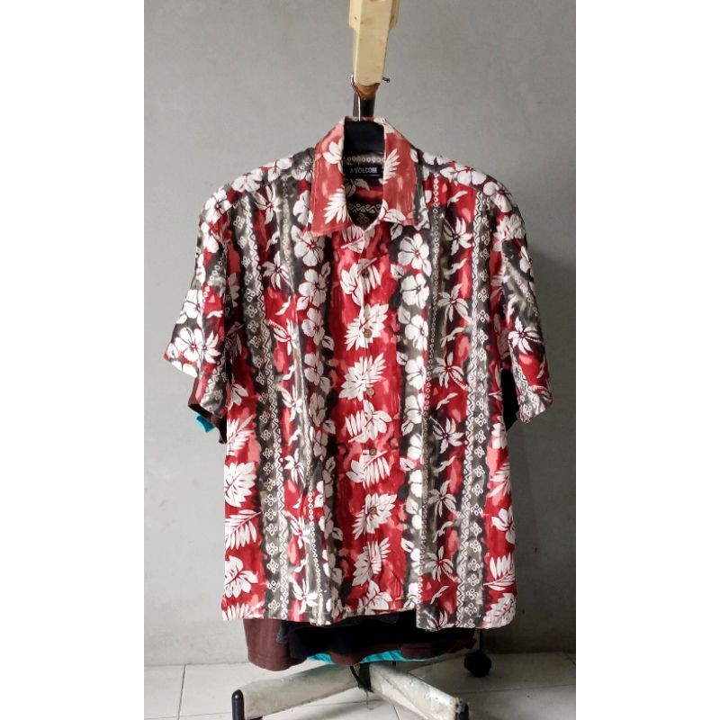 kemeja pantai hawaiian volcom preloved