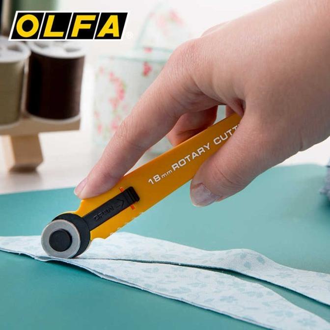 

Pemotong Pisau Rotary Cutter 18mm RTY-4 (172B) OLFA