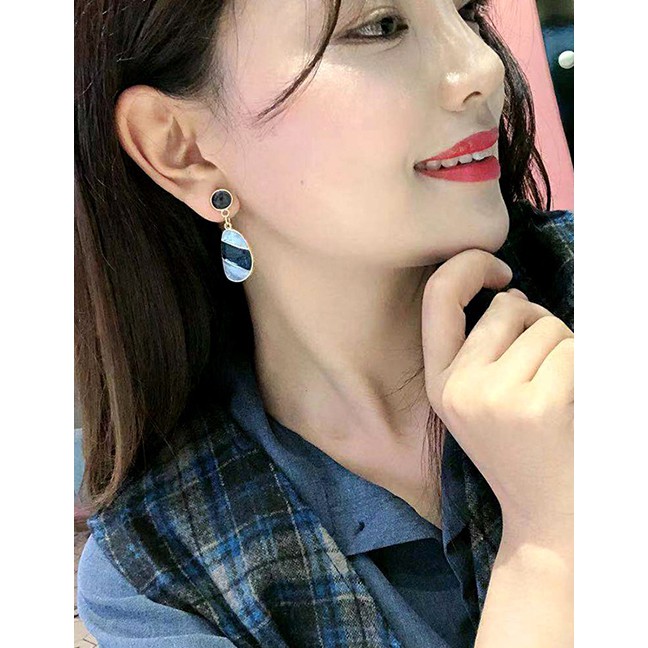 LRC Anting Tusuk Fashion Black Ash Stitching Drop Glaze Earrings D27878