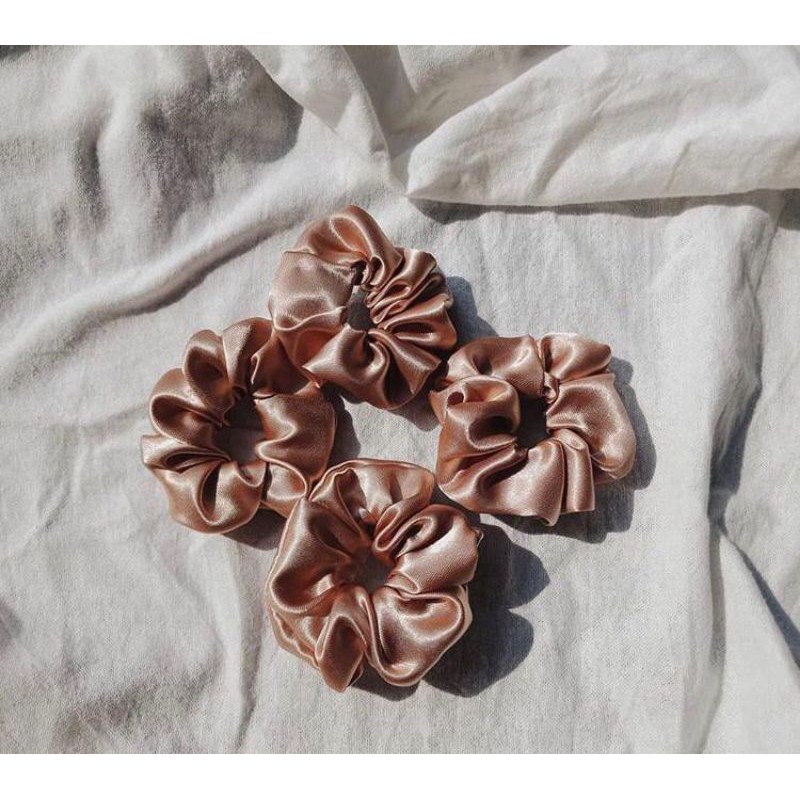 

BROWN SATIN SCRUNCHIES