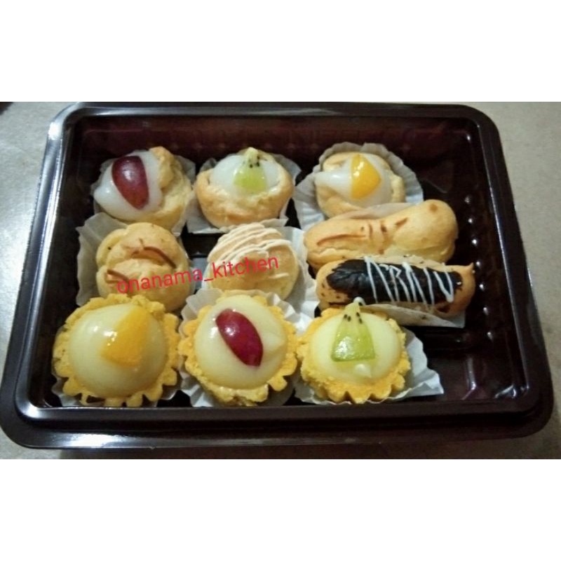 

Kue sus kotak isi 10 pcs sus buah, pie buah, eclaire mini termurah