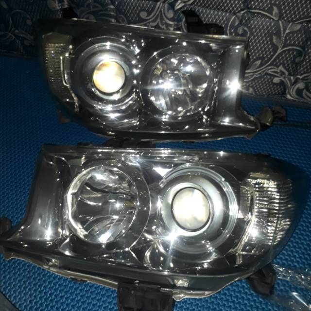 Headlamp Toyota fortuner 2010
