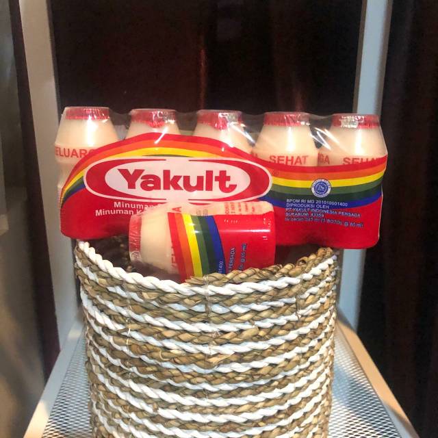 

YAKULT