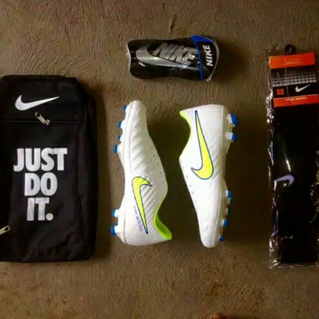 Paket Komplit Sepatu Bola Nike Tiempo gred ori.promo bola Tiempo murah.new bola Nike promo-2