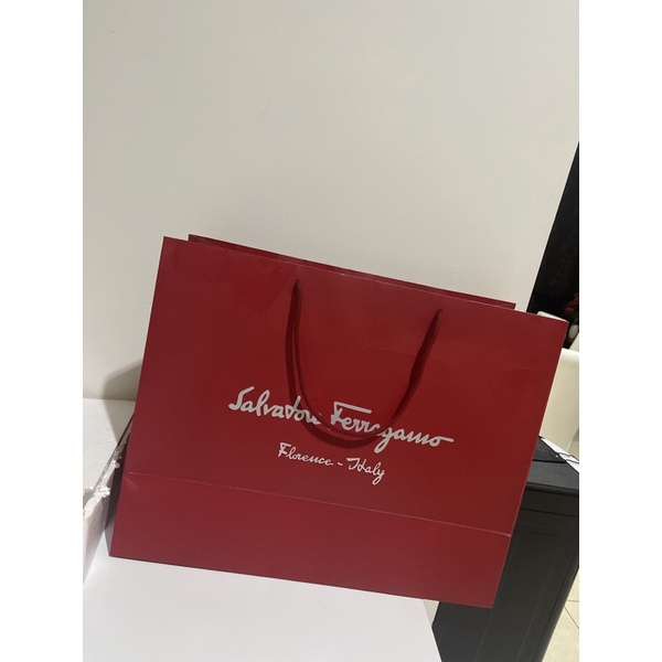 

salvatore ferragamo paper bag plaza indonesia