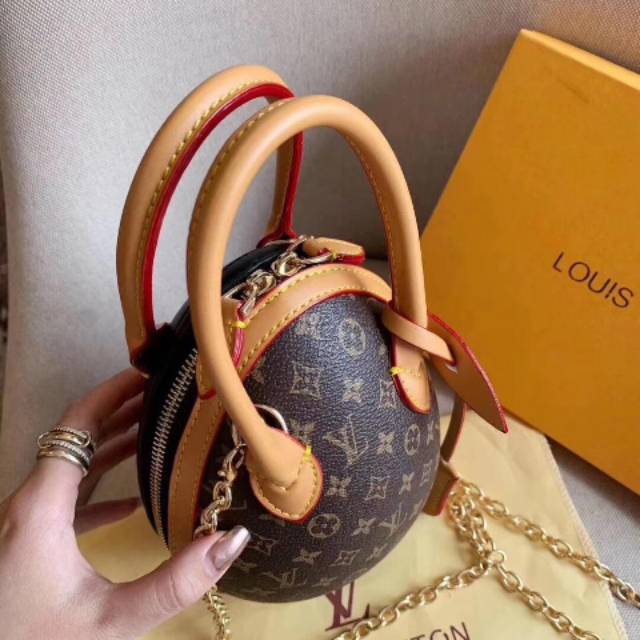 

L4 Egg mono black set box uk.23x27 free dustbag ,receipt Hk , box serti