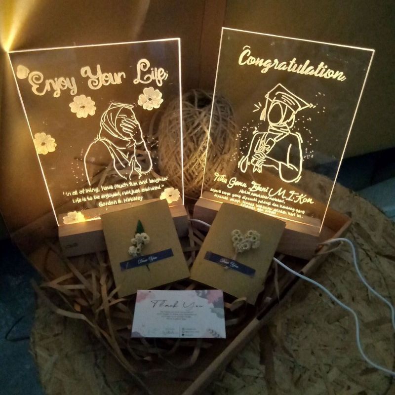 Kado wisuda ulang tahun akrilik lettering A6 / hampers gift box dengan lampu LED