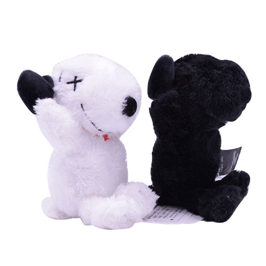 Boneka Stuffed Plush Bentuk Anjing Snoopy Warna Hitam Dan Putih